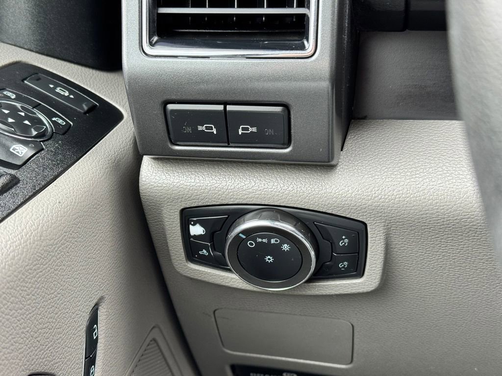 Used 2021 Ford F350 XLT w/ XLT Premium Package AWD/4WD image 29