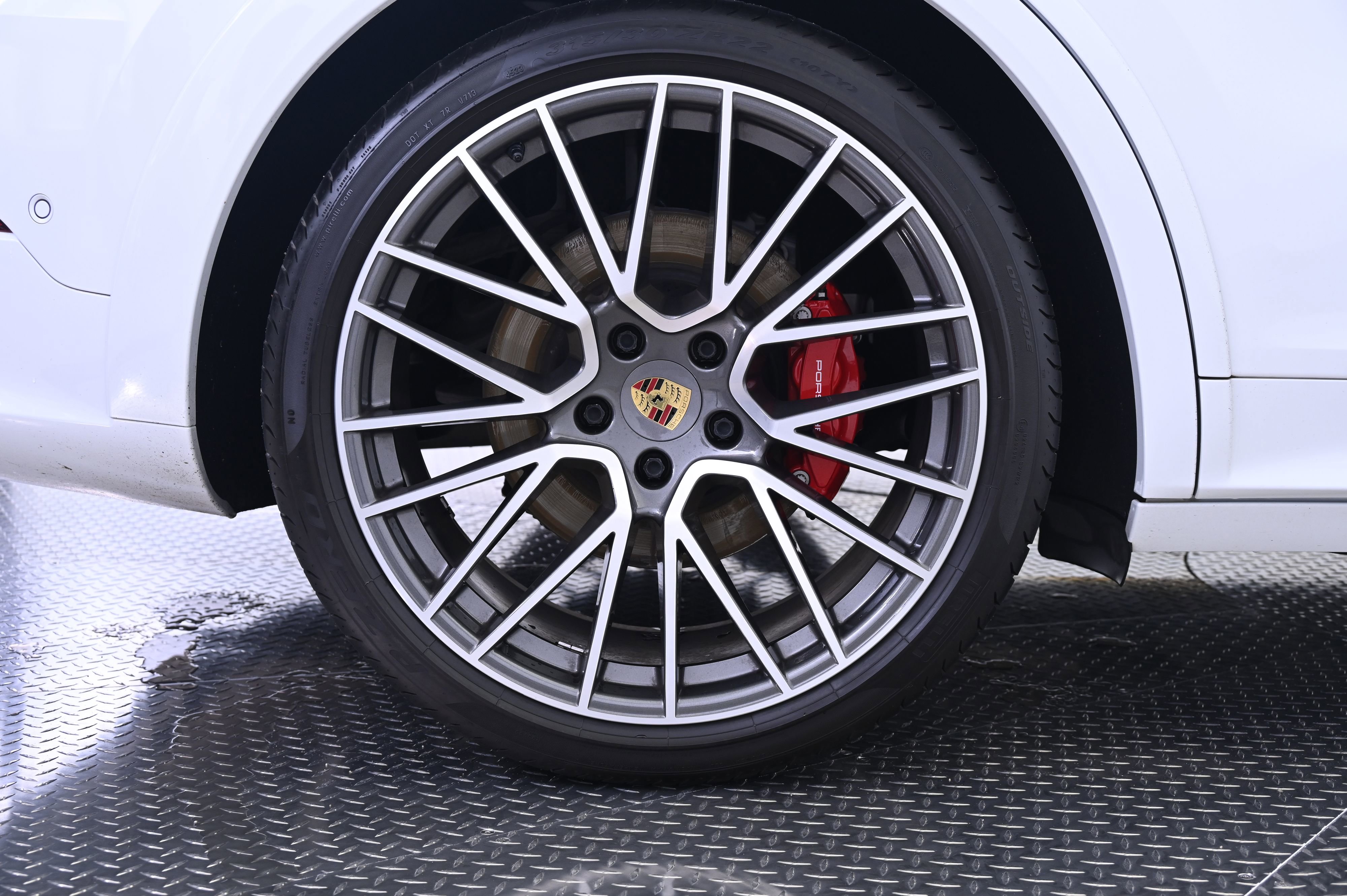 Used 2022 Porsche Cayenne GTS image 13