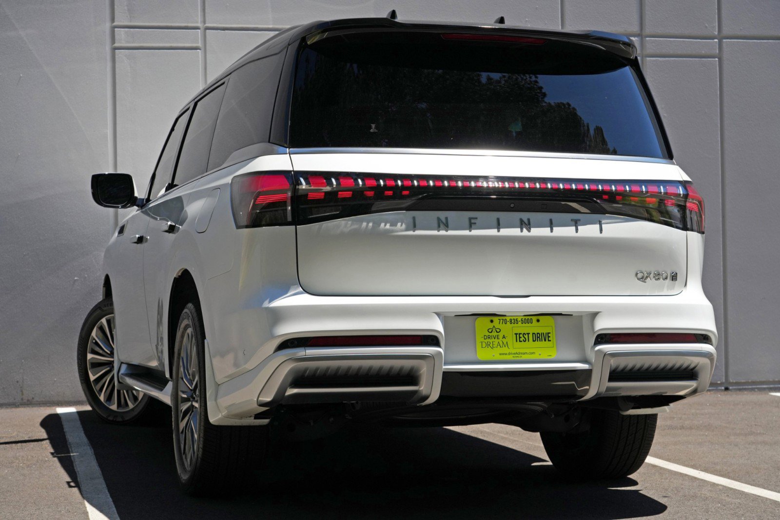 Used 2025 INFINITI QX80 Sensory w/ Premium Cargo Package AWD/4WD image 6