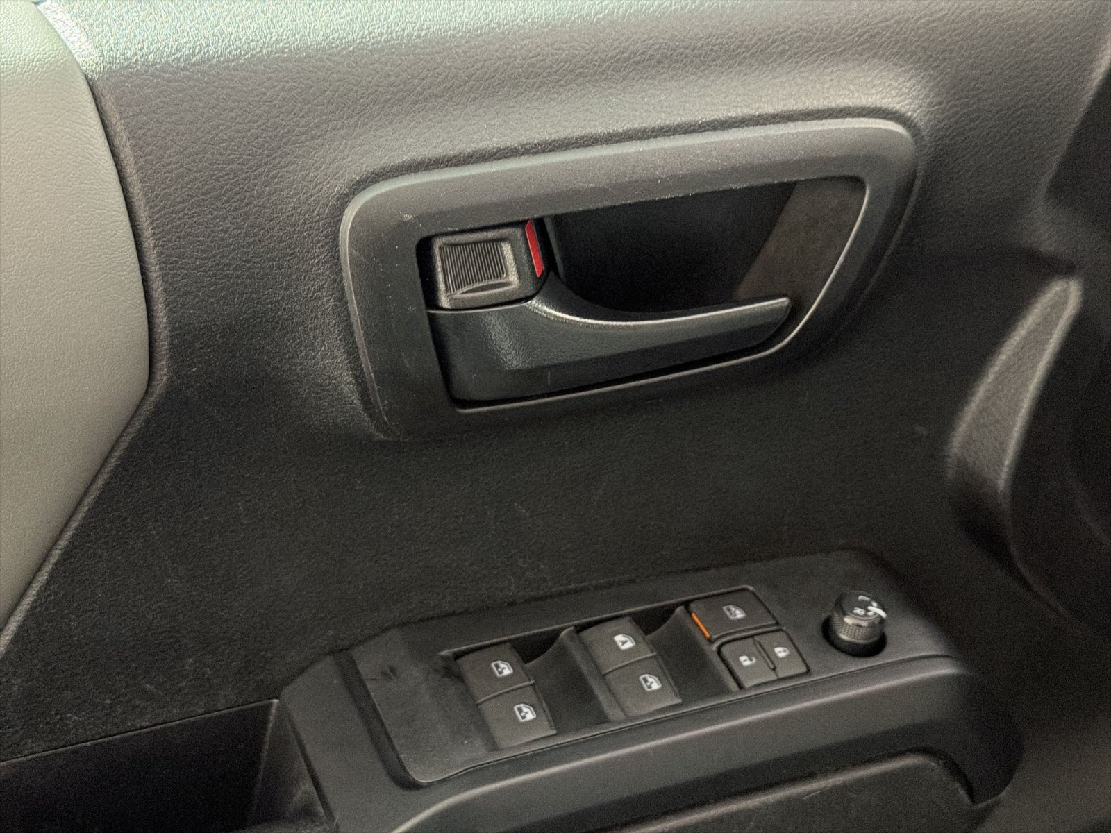 Used 2022 Toyota Tacoma SR w/ SR Convenience Package RWD image 15