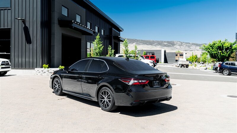 Used 2022 Toyota Camry SE w/ Convenience Package FWD image 8