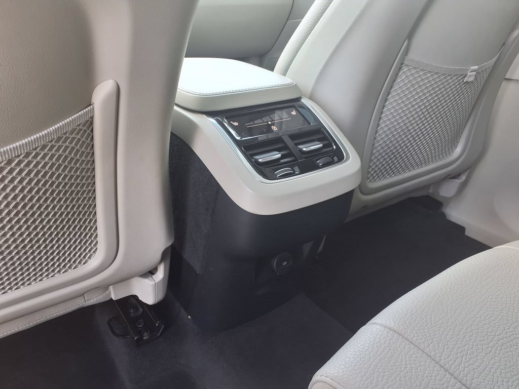 Certified 2024 Volvo XC90 B6 Plus w/ Protection Package Premier AWD/4WD image 26