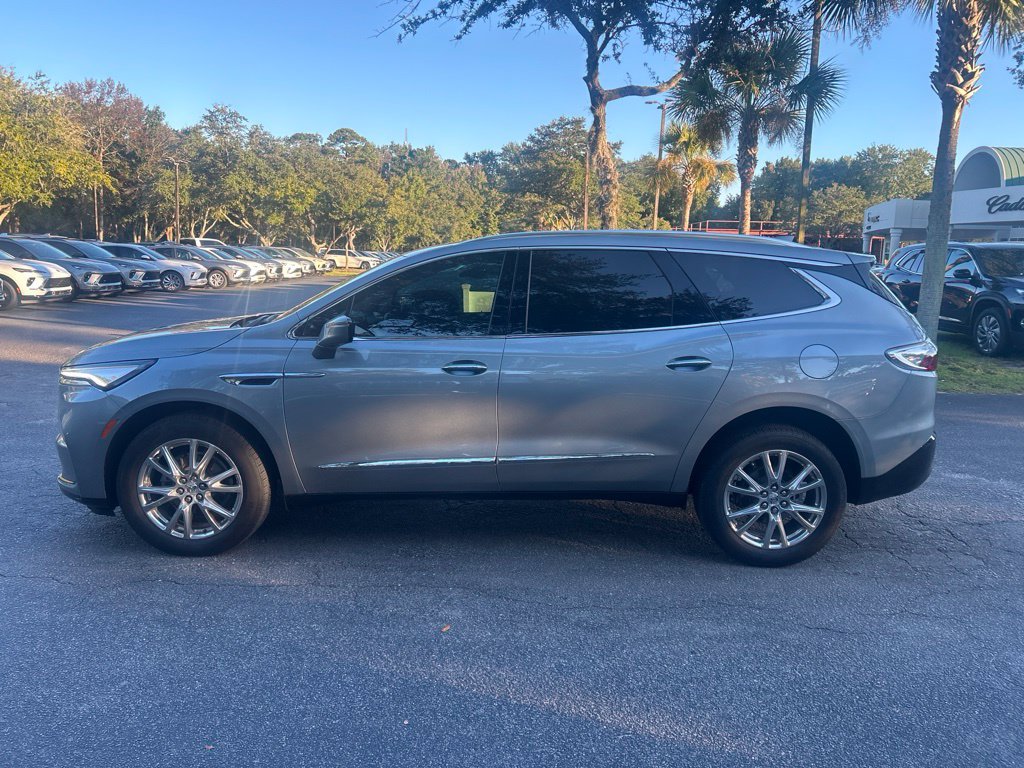 Used 2024 Buick Enclave Essence w/ Experience Buick Package FWD image 1