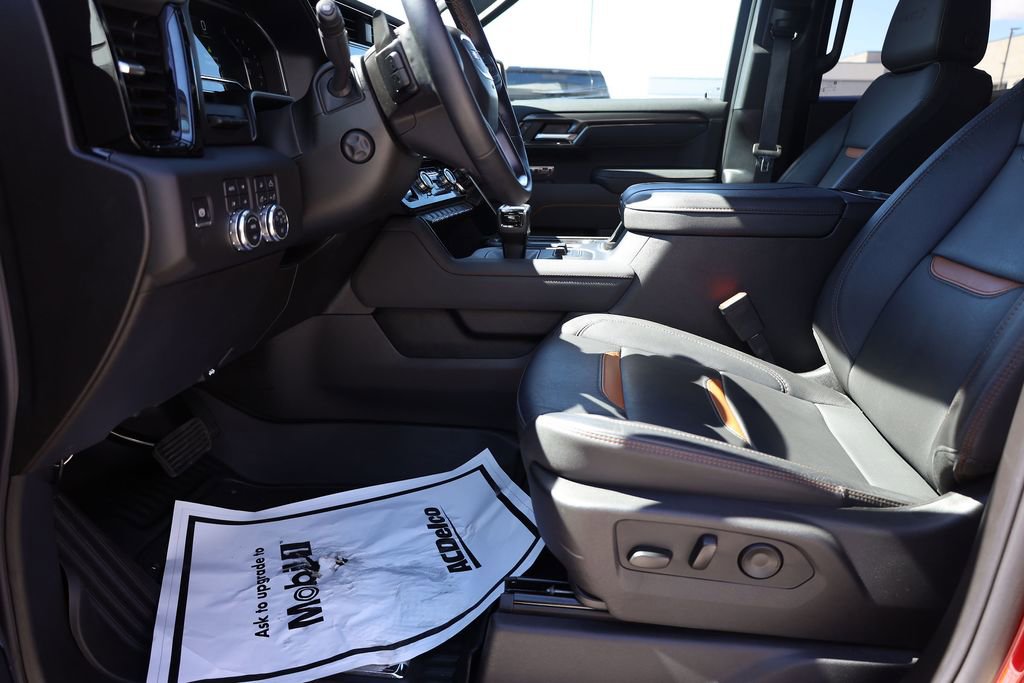 Used 2025 GMC Sierra 1500 AT4 w/ AT4 Premium Package AWD/4WD image 11