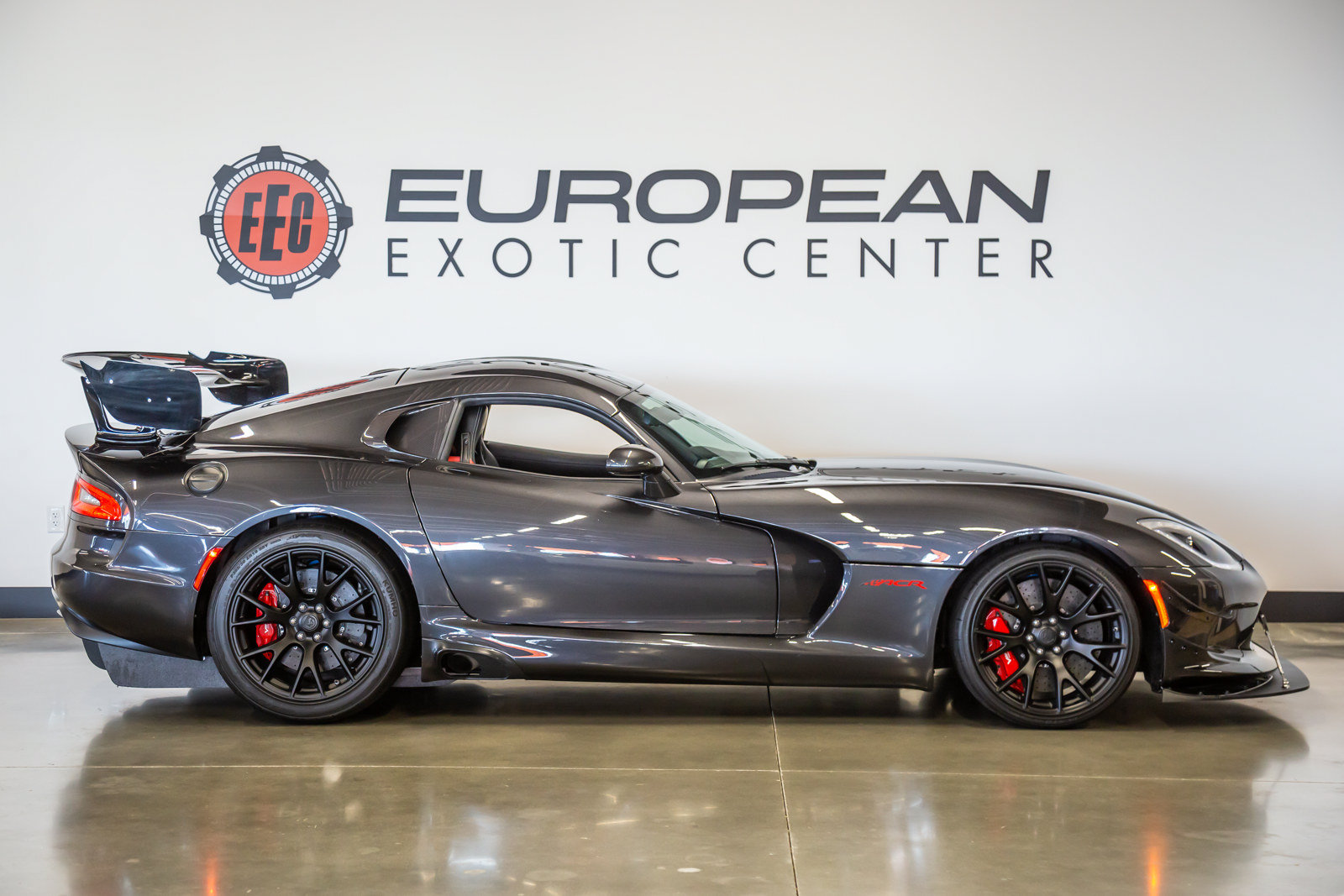 Used 2016 Dodge Viper ACR w/ Exterior Carbon Fiber Package RWD image 9