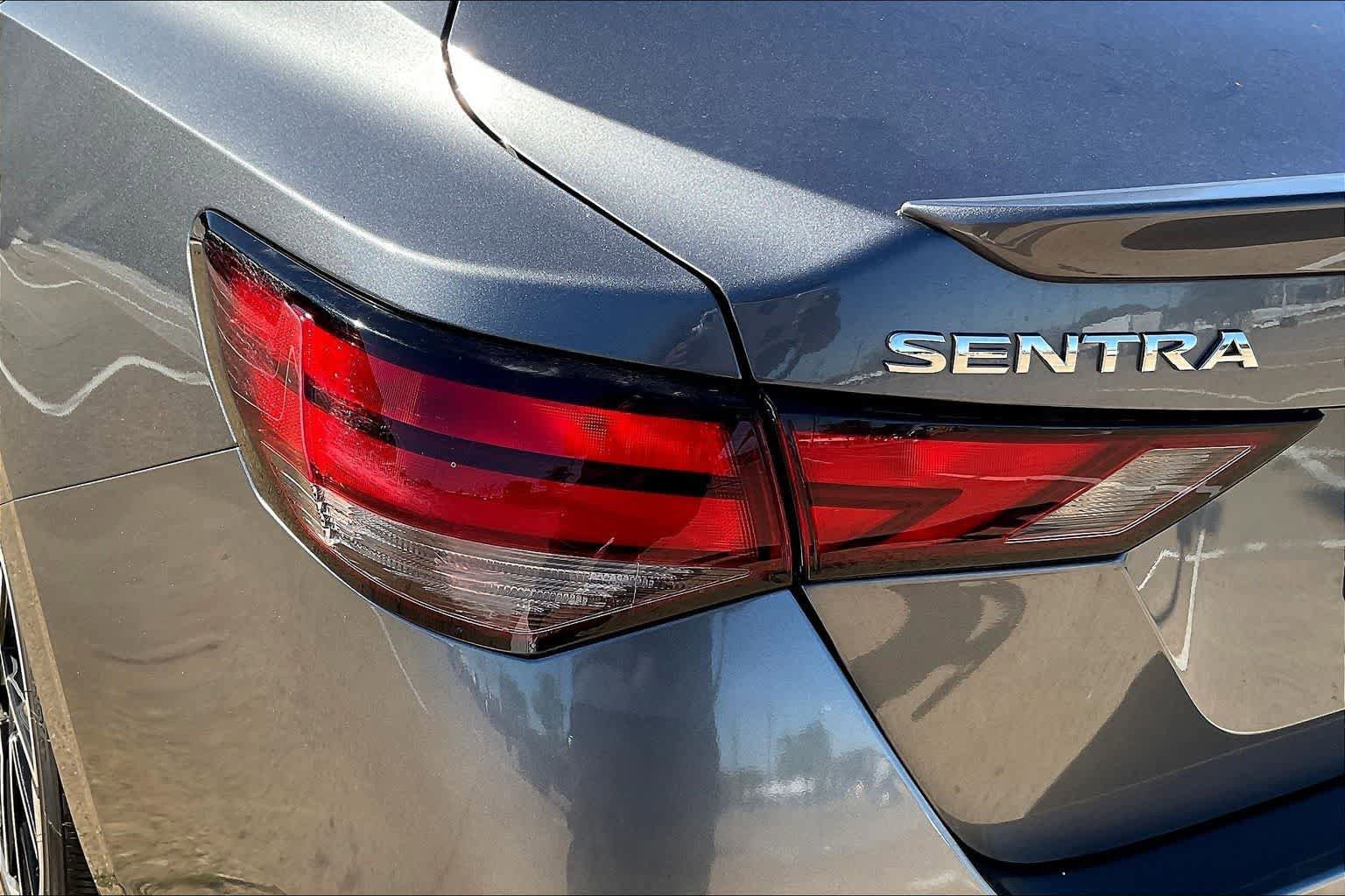 Used 2025 Nissan Sentra SR FWD image 31