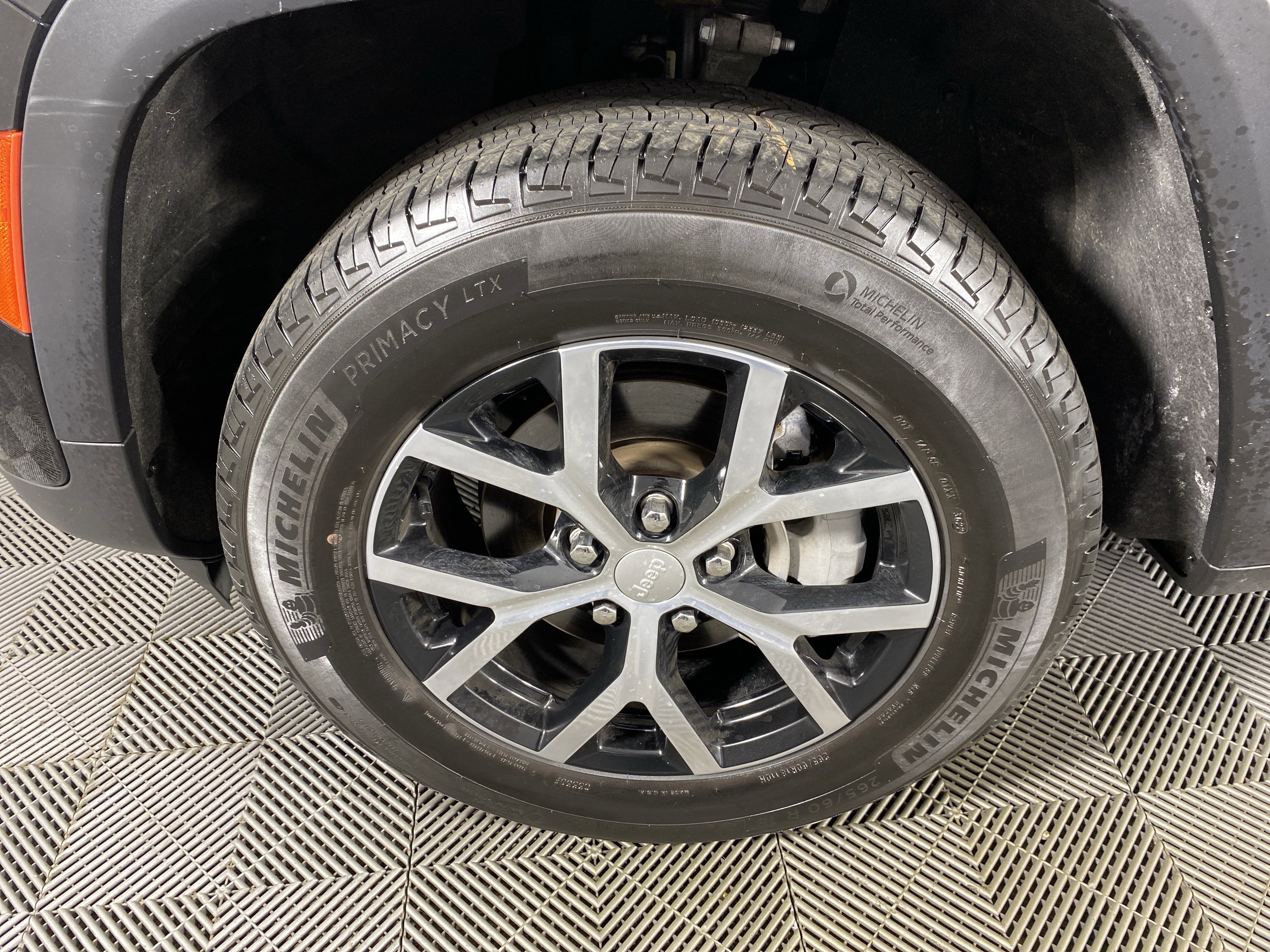 Used 2023 Jeep Grand Cherokee Limited AWD/4WD image 12