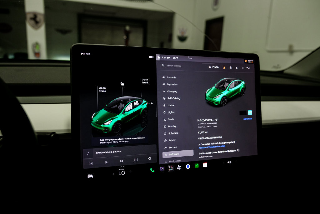 Used 2023 Tesla Model Y Long Range AWD/4WD image 35