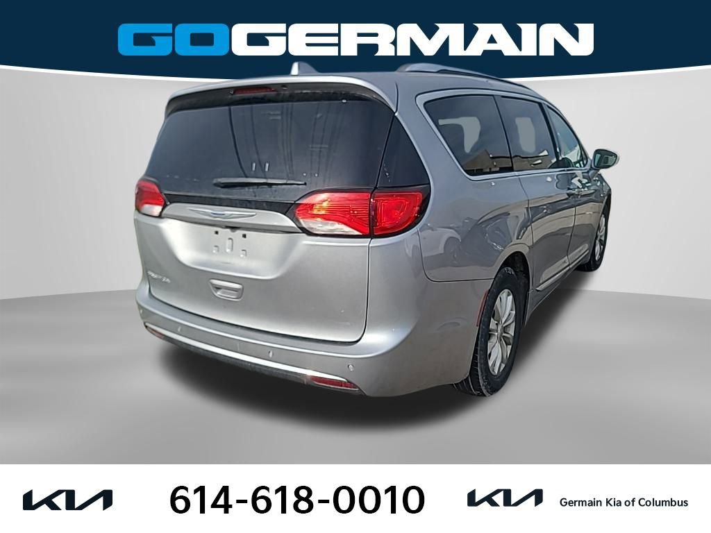 Used 2018 Chrysler Pacifica Touring-L image 5