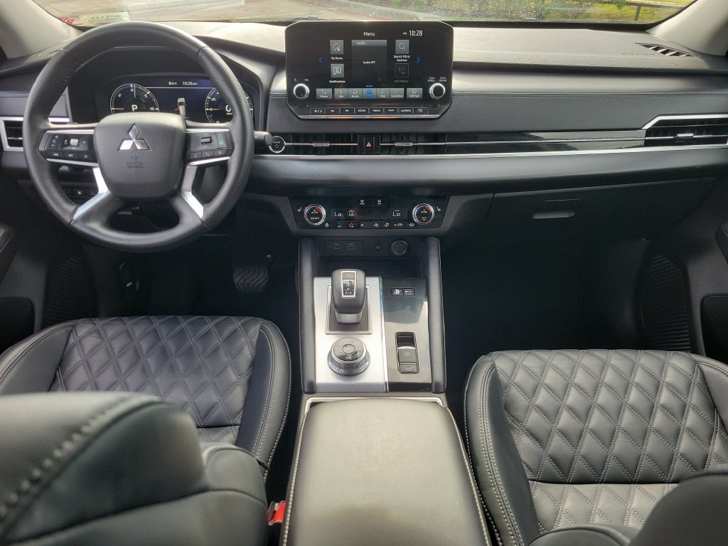 Used 2025 Mitsubishi Outlander 4WD Plug-In Hybrid image 13