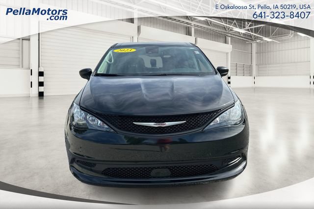 Used 2023 Chrysler Voyager LX FWD image 7
