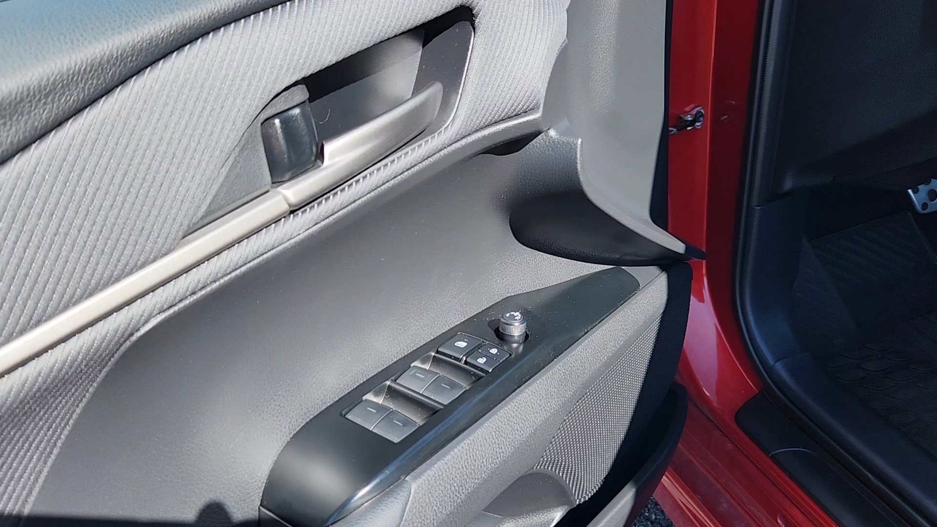 Used 2025 Toyota Camry SE w/ Convenience Package image 7