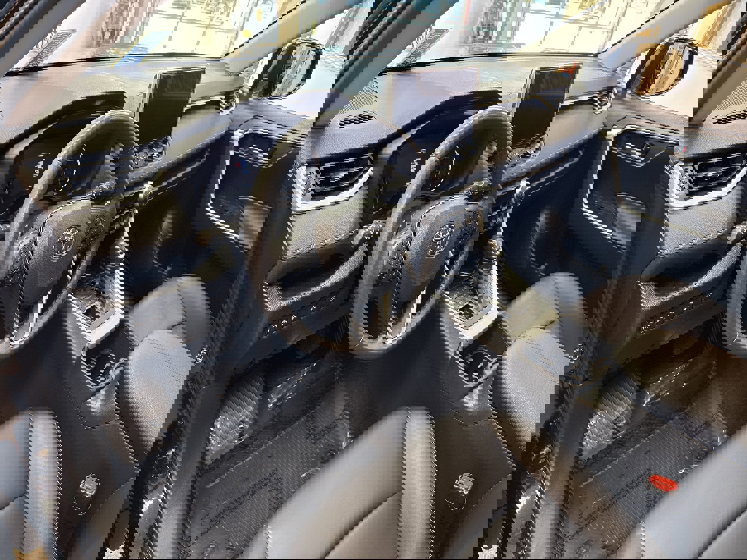 Used 2023 Toyota RAV4 XLE Premium image 31