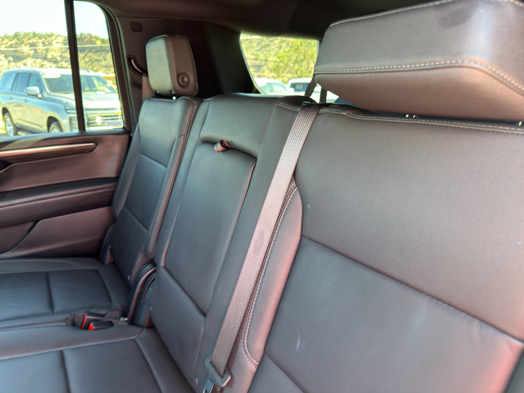 Used 2025 Chevrolet Suburban Z71 image 18
