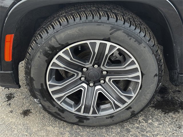 Used 2024 Jeep Wagoneer L Series II w/ Flexible Seating Group image 10