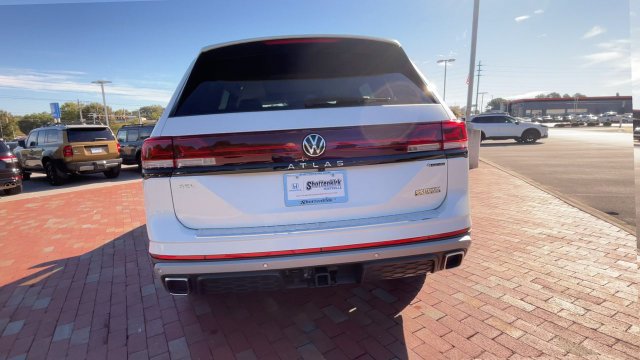 Used 2024 Volkswagen Atlas Peak Edition SEL AWD/4WD image 8