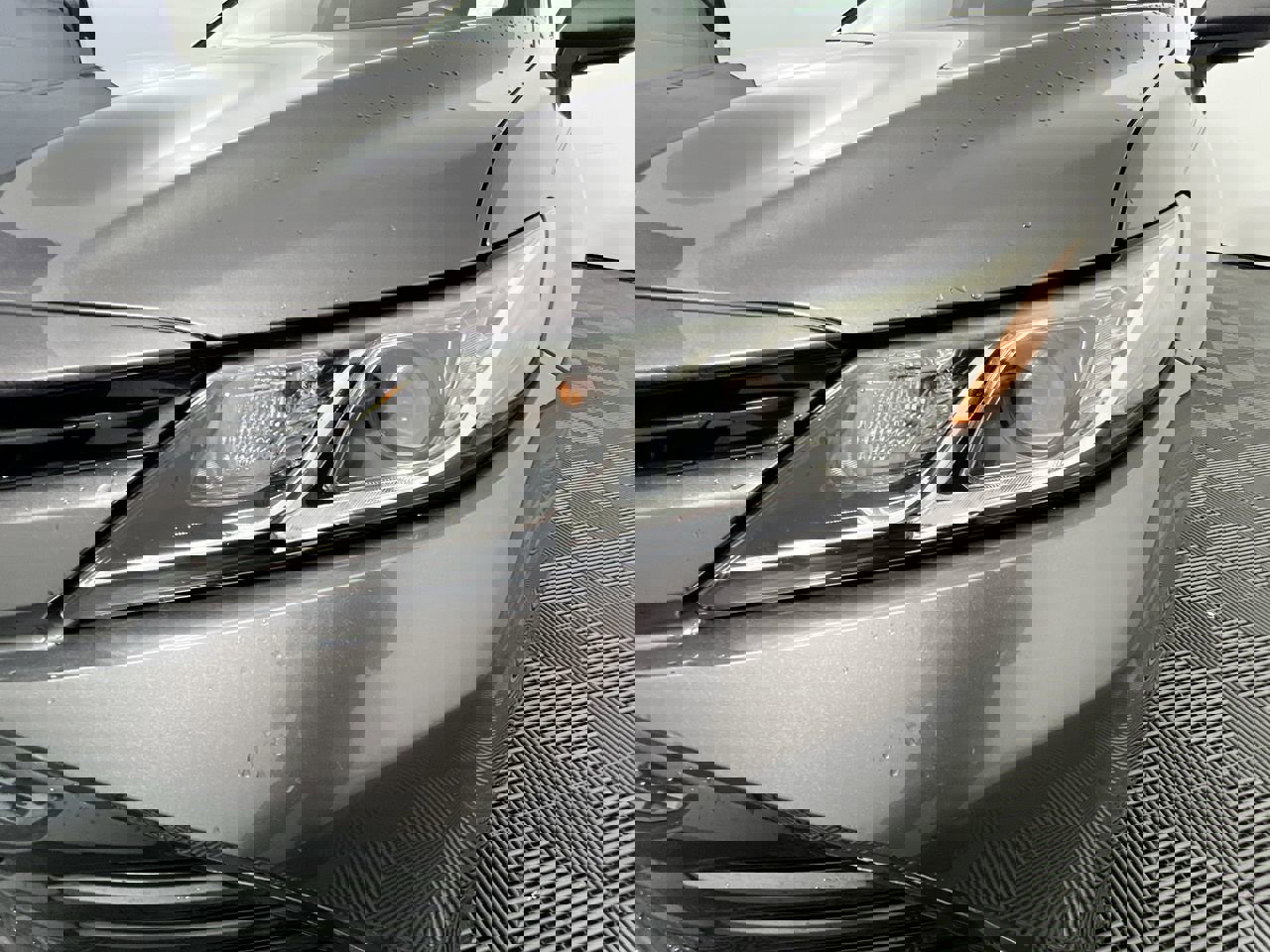 Used 2019 Toyota Camry LE image 11