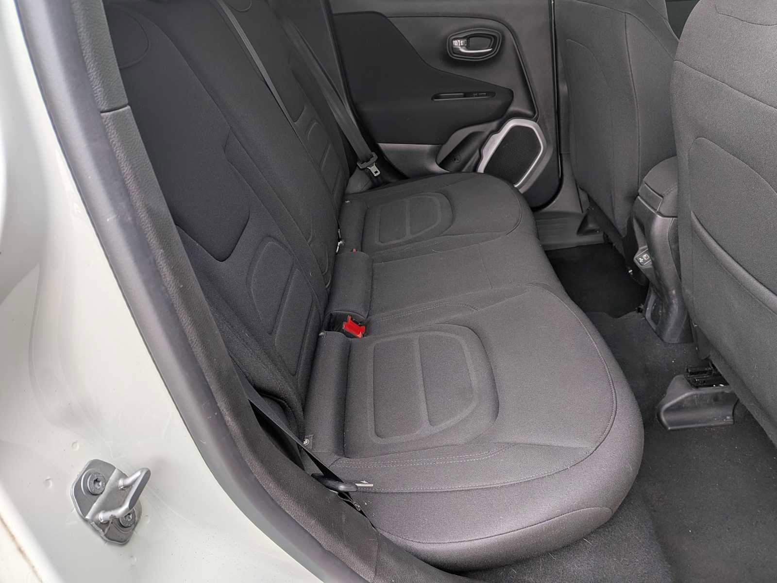 Used 2018 Jeep Renegade Latitude image 18