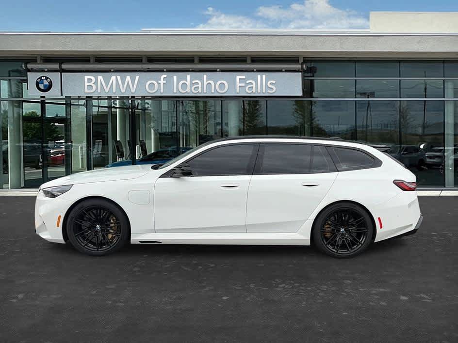 Used 2025 BMW M5 Touring w/ M Driver's Package AWD/4WD image 4