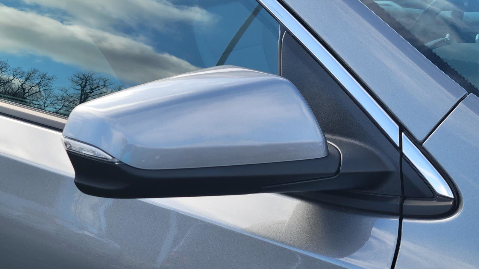 Used 2023 GMC Terrain SLE image 9