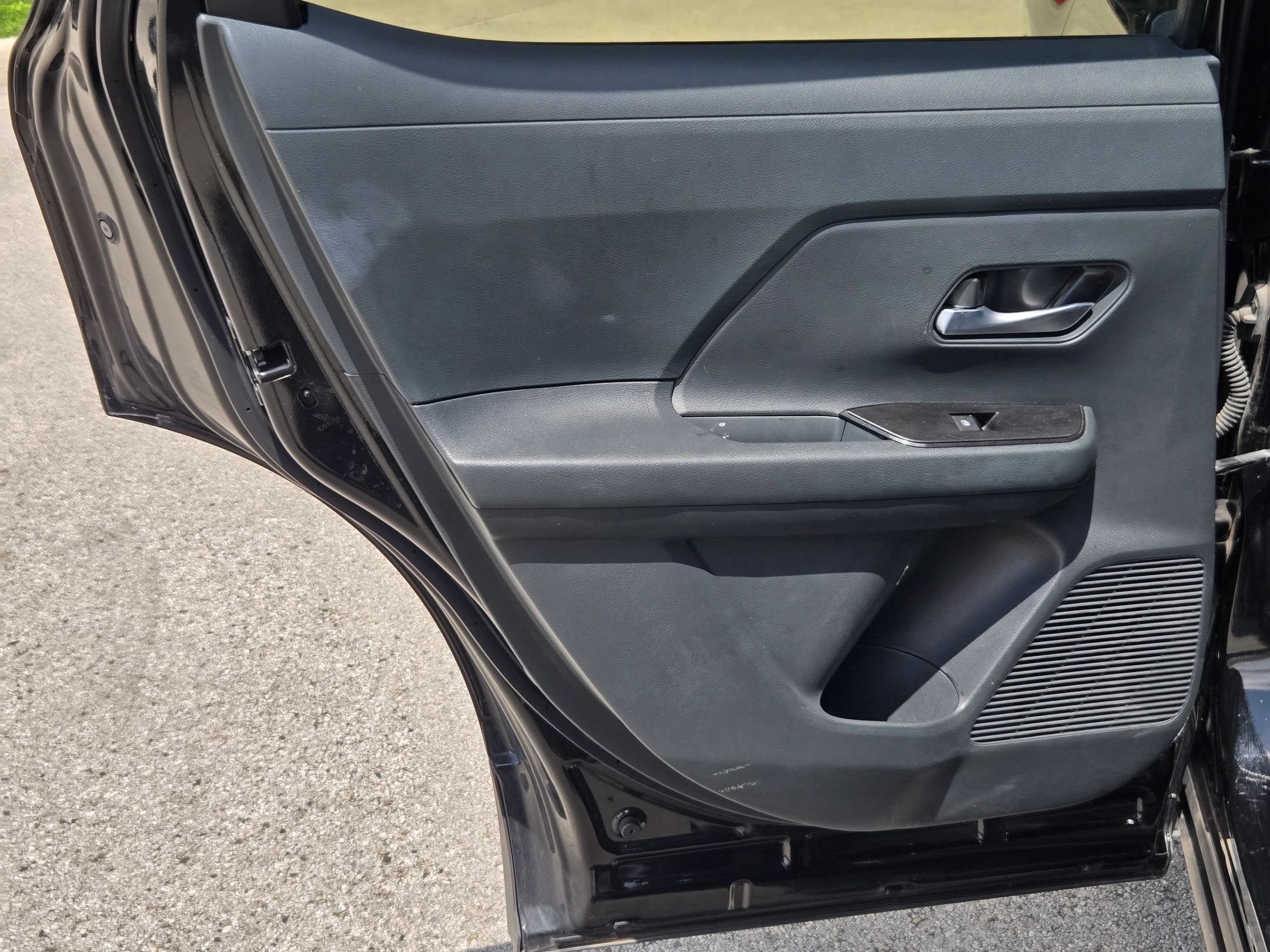 Used 2025 Nissan Kicks SV FWD image 15