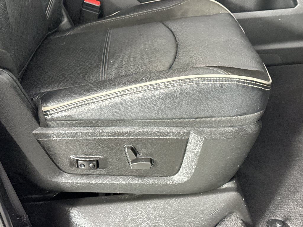 Used 2022 RAM 3500 Laramie AWD/4WD image 23