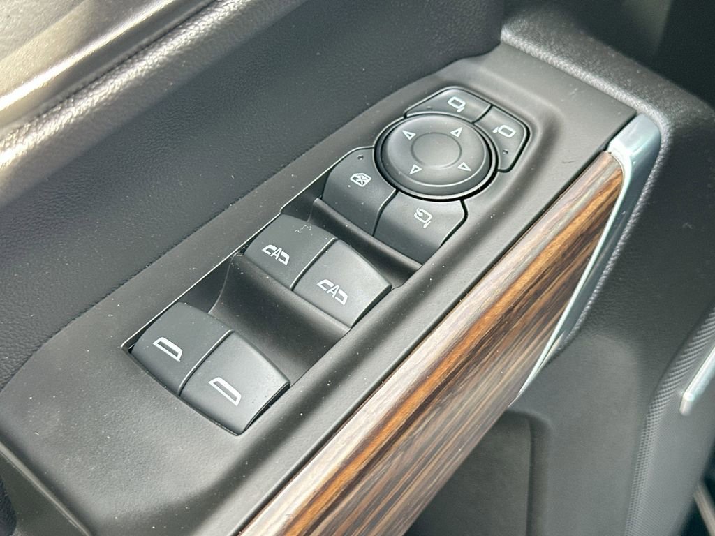 Used 2020 Chevrolet Silverado 1500 High Country w/ Technology Package AWD/4WD image 17