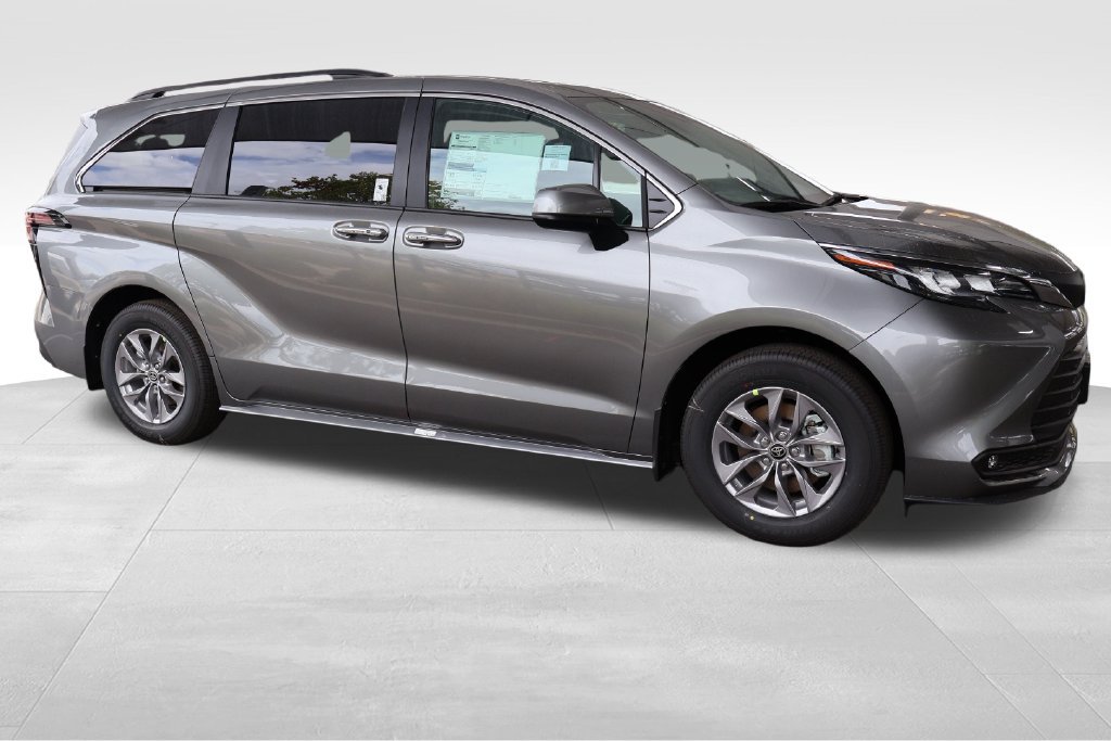 New 2026 Toyota Sienna XLE AWD/4WD image 17