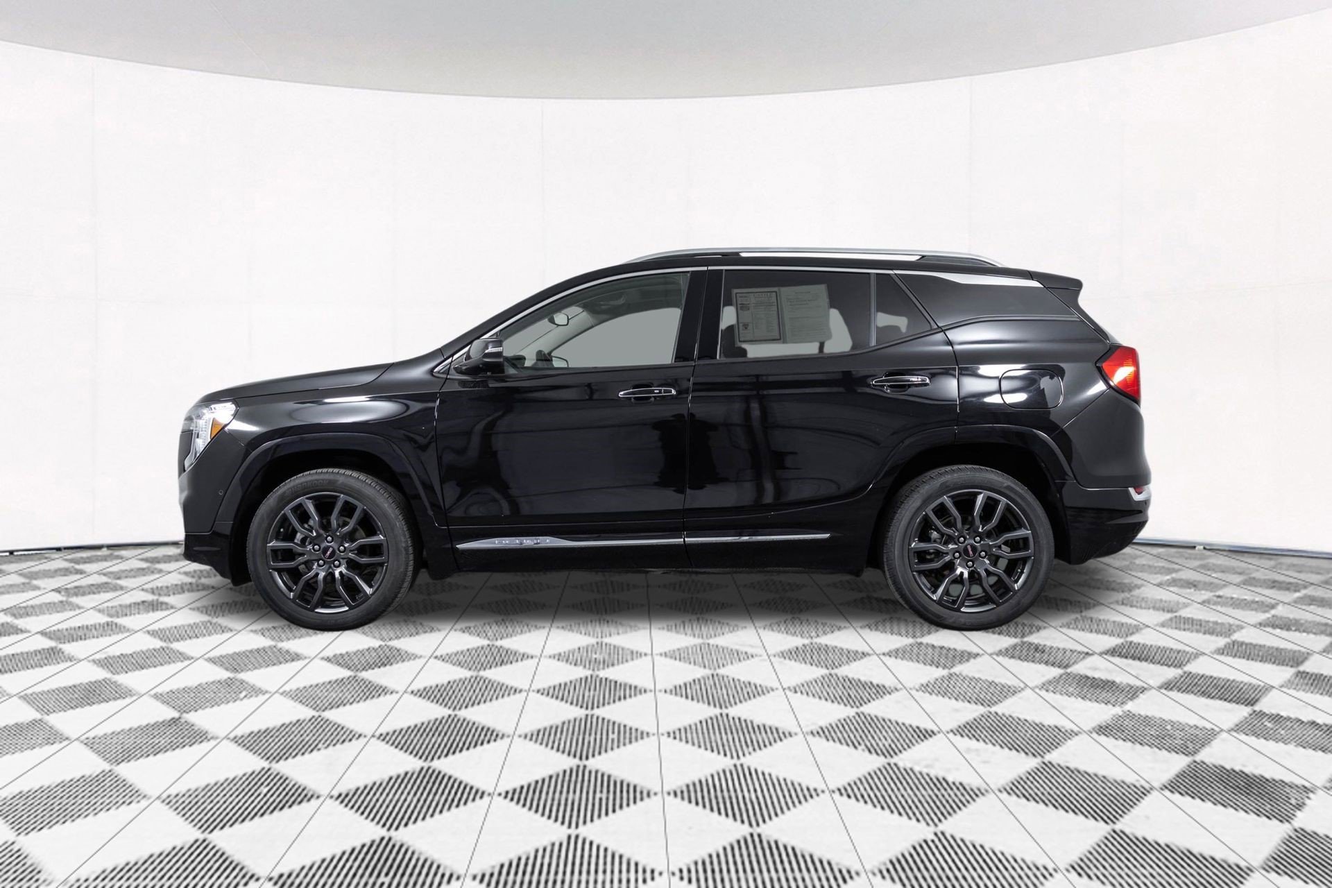 Certified 2023 GMC Terrain Denali w/ Black Diamond Edition AWD/4WD image 15