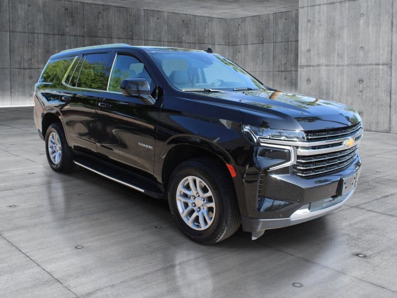 Used 2024 Chevrolet Tahoe LT RWD image 7