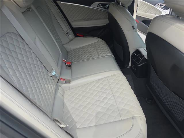 Used 2022 Genesis G70 3.3T image 11