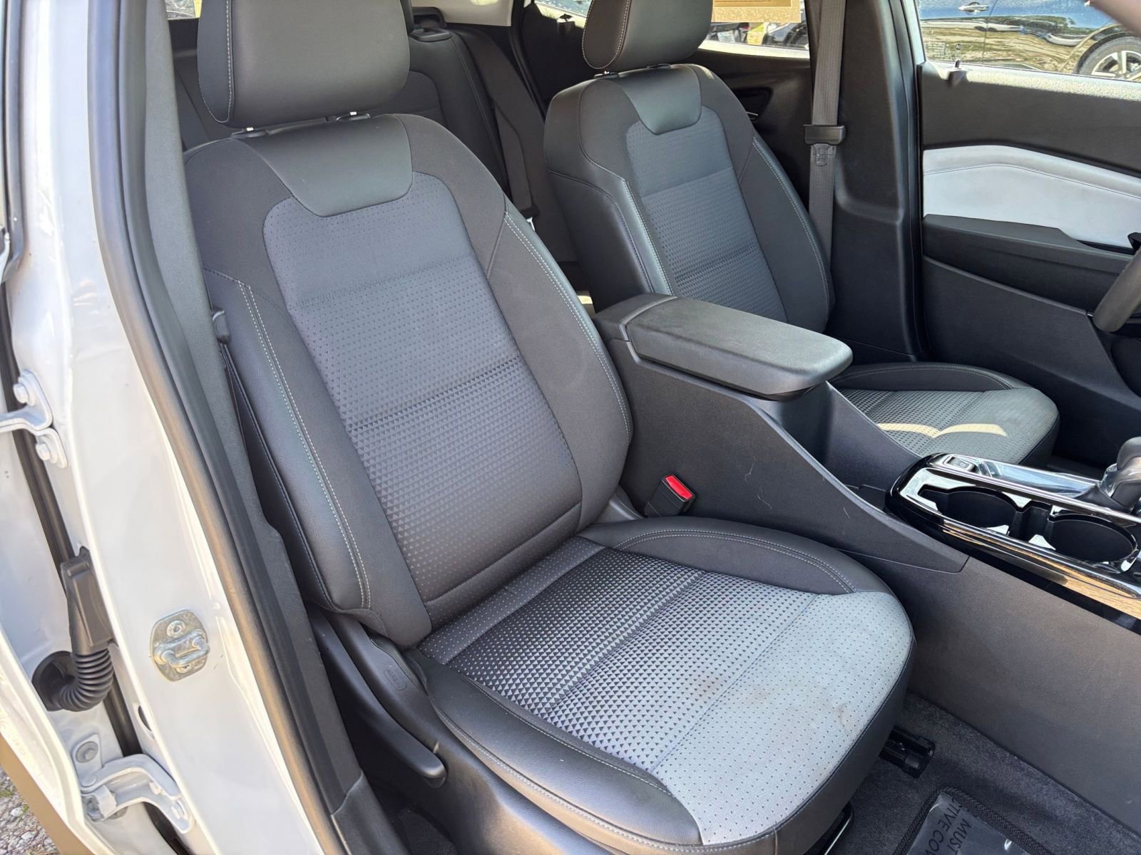 Used 2025 Chevrolet Trax LT image 37