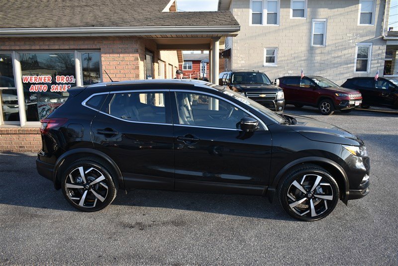 Used 2022 Nissan Rogue Sport SL image 2