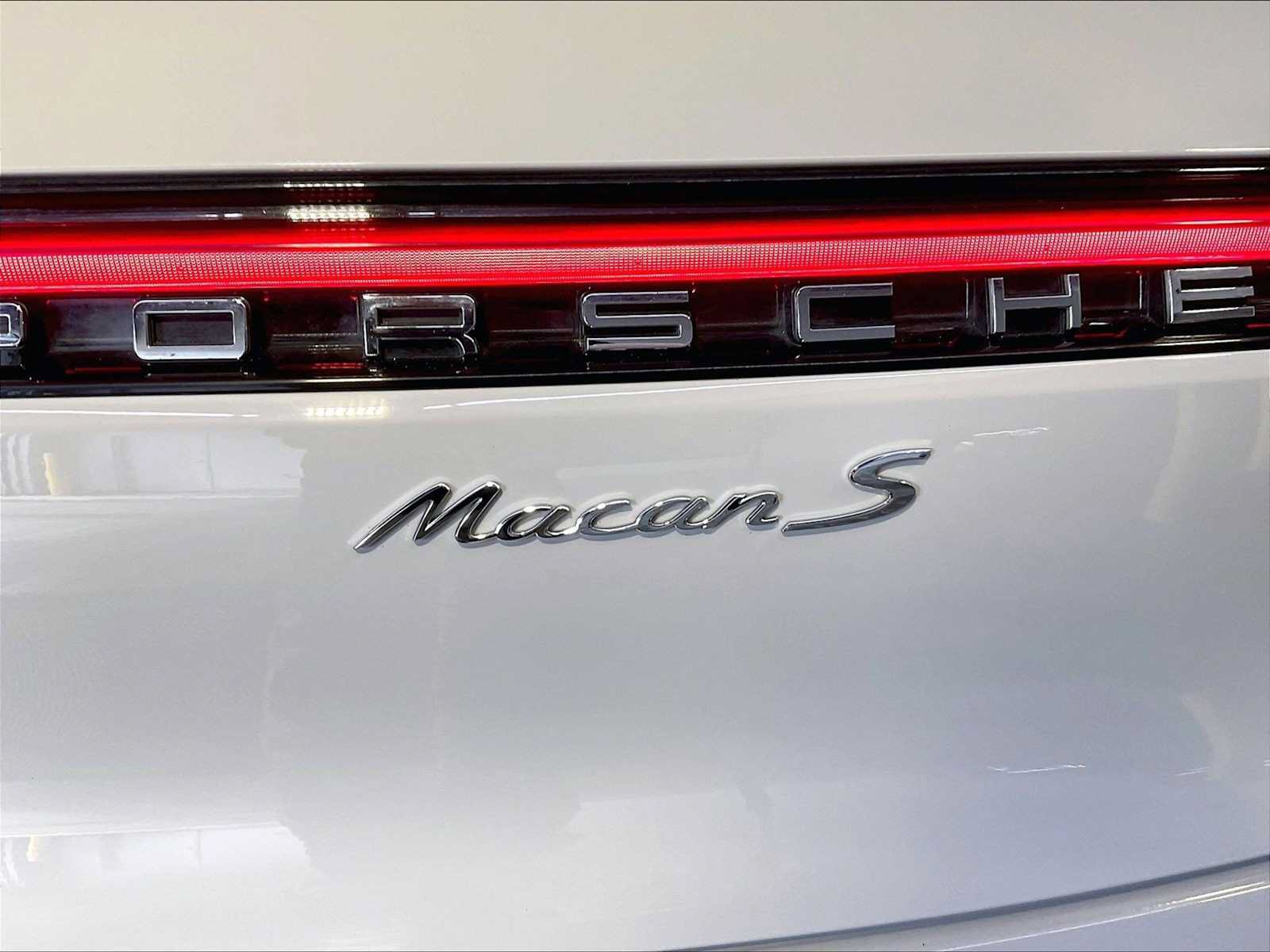 Certified 2023 Porsche Macan S AWD/4WD image 35