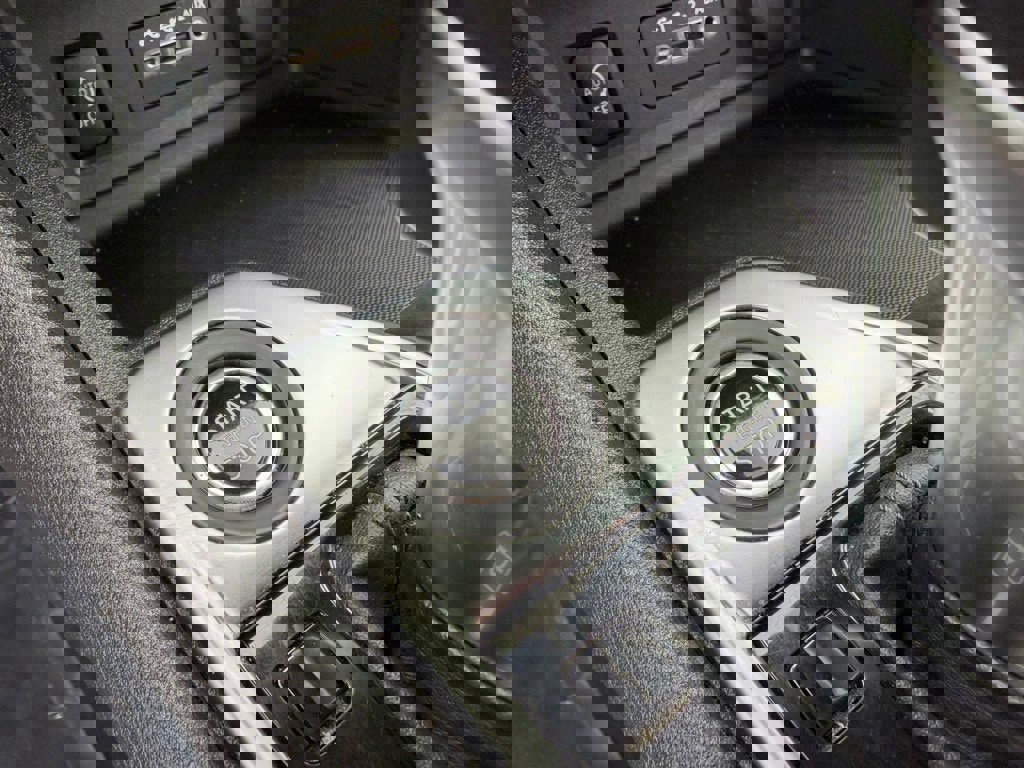 Used 2024 Nissan Sentra SV image 28