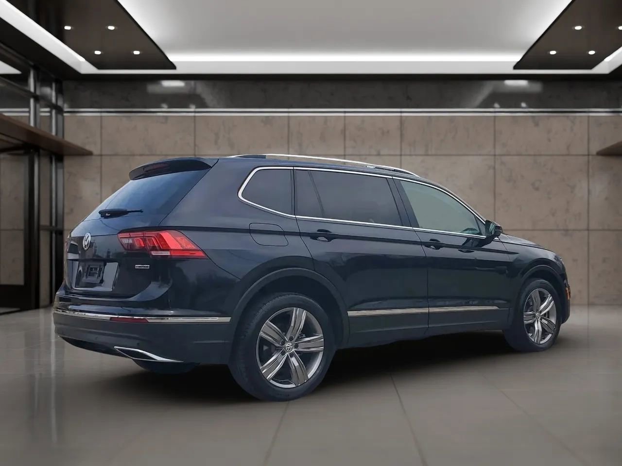 Used 2019 Volkswagen Tiguan SEL Premium image 9