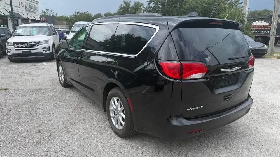 Used 2020 Chrysler Voyager Lxi FWD image 19