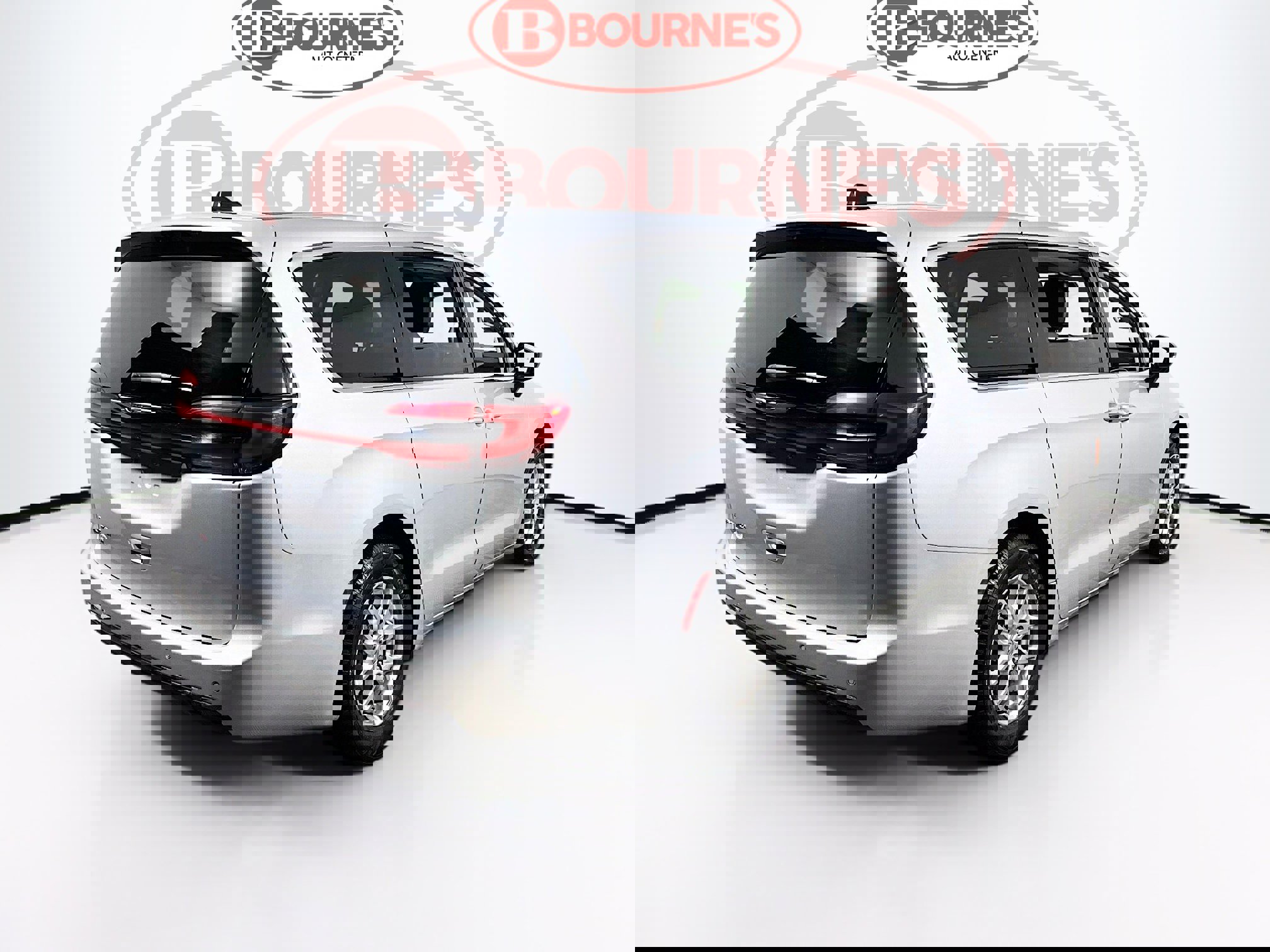 Used 2024 Chrysler Pacifica Touring-L image 11