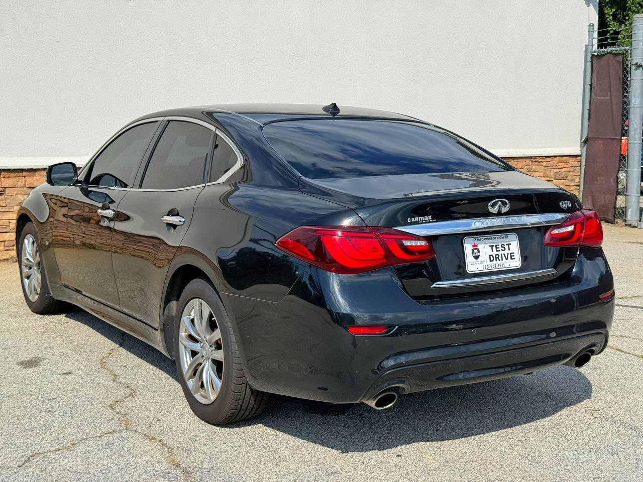 Used 2018 INFINITI Q70 Luxe RWD image 7