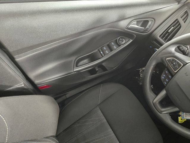 Used 2018 Ford Focus SE FWD image 30