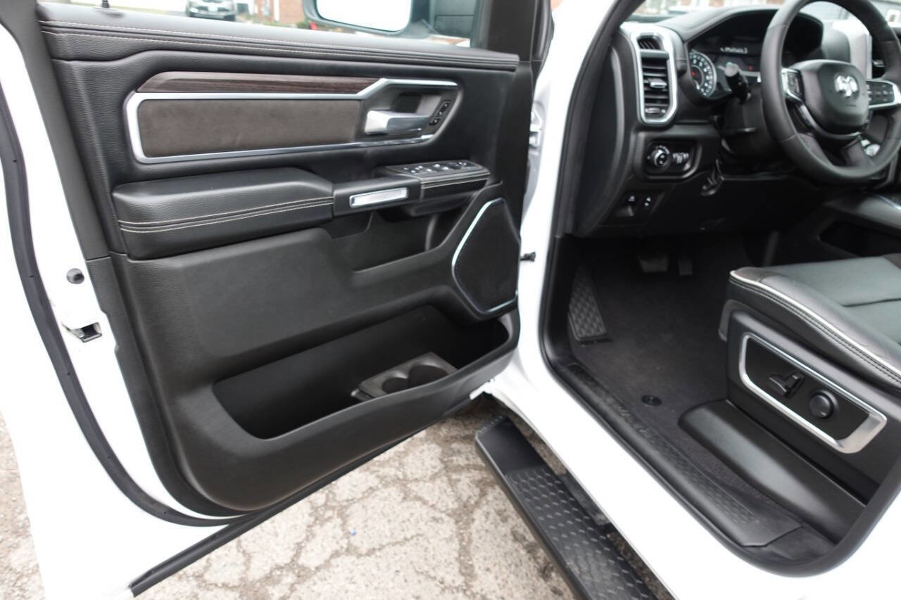 Used 2025 RAM 1500 Laramie w/ Sport Appearance Package AWD/4WD image 17