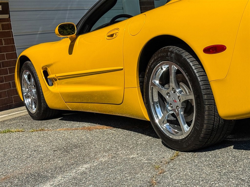 Used 2004 Chevrolet Corvette Convertible w/ Preferred Equipment Group RWD image 26