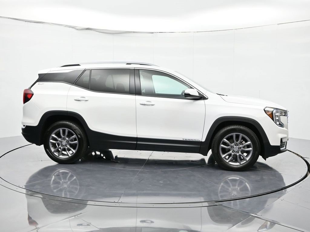 Used 2024 GMC Terrain SLT image 4