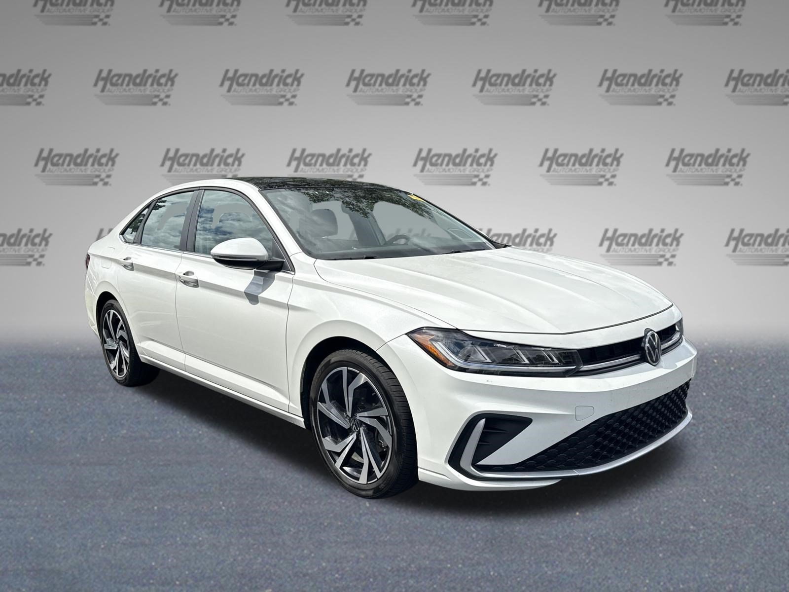 Used 2025 Volkswagen Jetta SEL FWD image 2