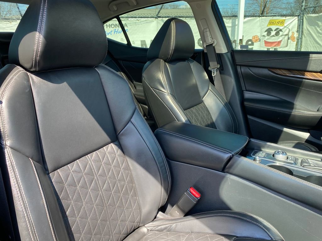 Used 2017 Nissan Maxima Platinum image 17