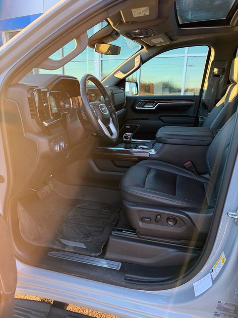 Used 2024 GMC Sierra 1500 Elevation w/ Elevation Premium Package AWD/4WD image 8