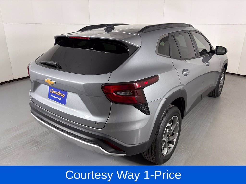 Used 2024 Chevrolet Trax LT FWD image 11