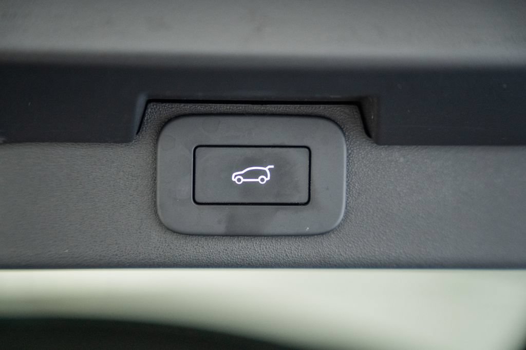 Used 2024 Land Rover Discovery S AWD/4WD image 10