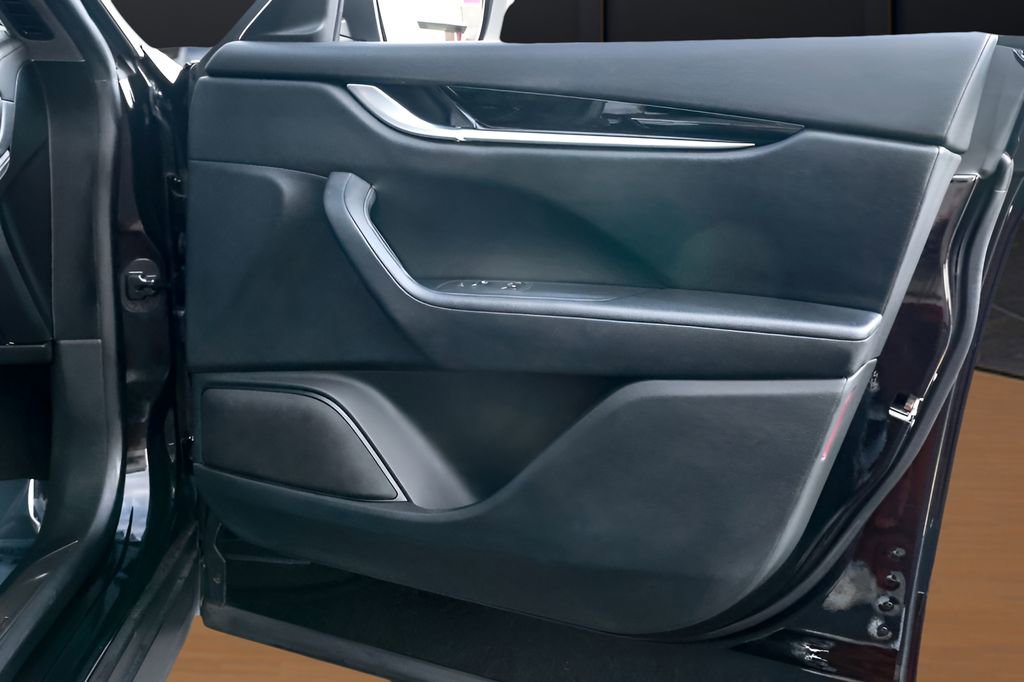 Used 2021 Maserati Levante image 23