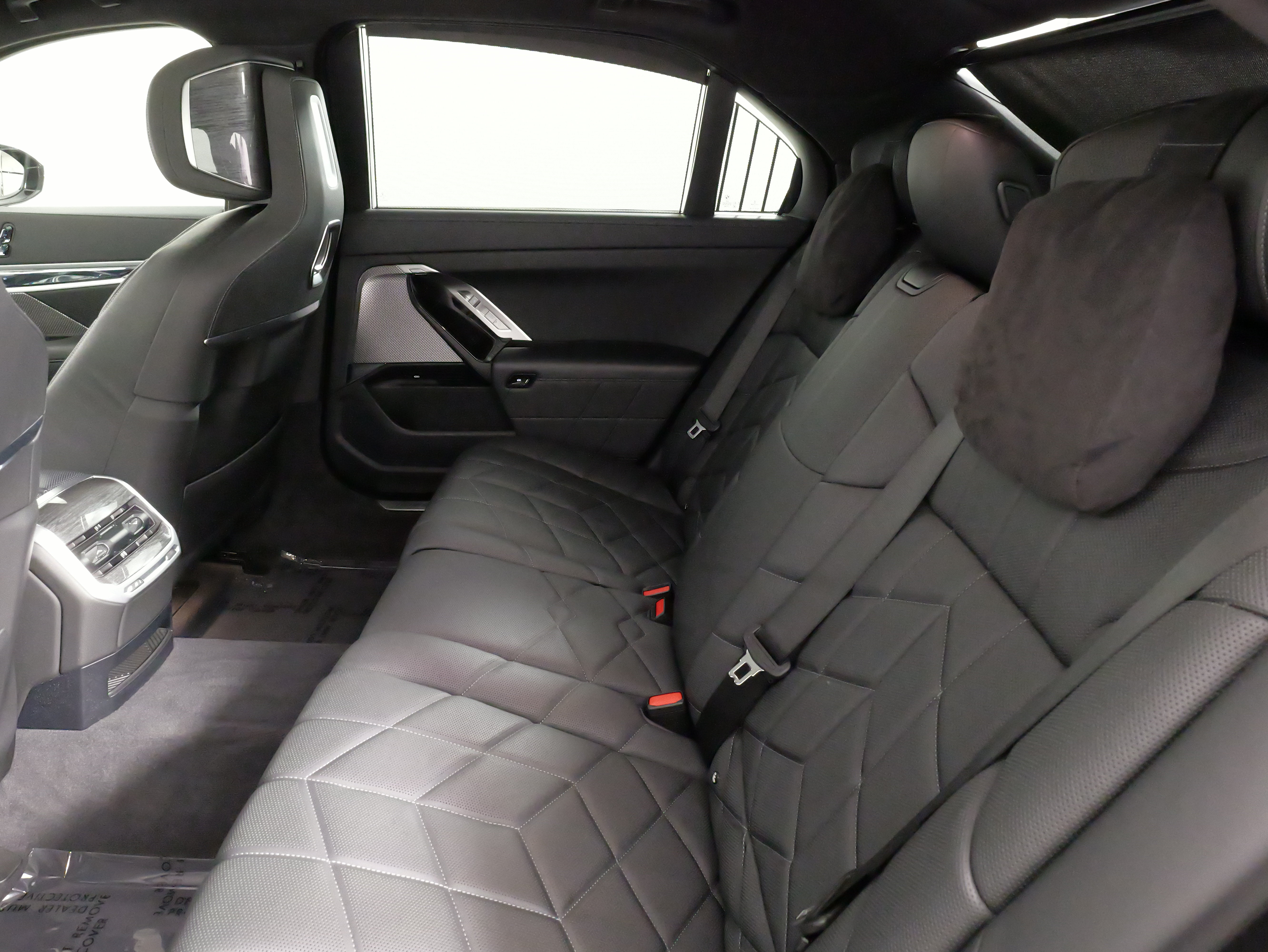Used 2023 BMW 740i w/ Executive Package RWD image 38